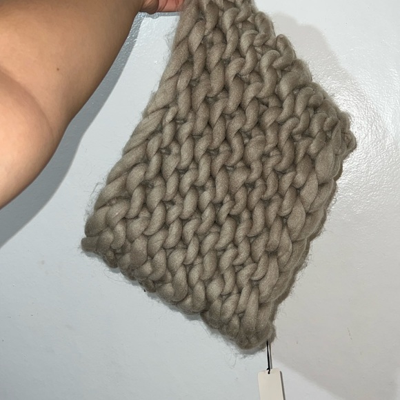 Scarf - Picture 1 of 3